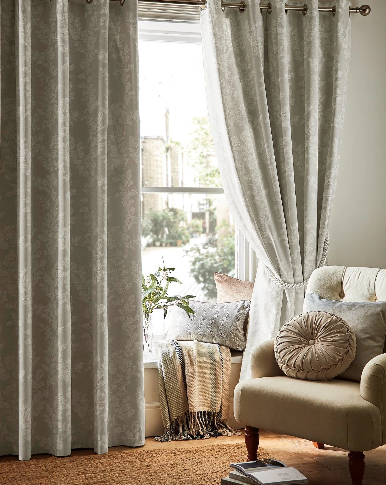 Laura Ashley Waxham Lined Eyelet Curtains In Dove Grey - CLEARANCE SALE
Opens in a new window or tab