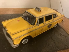 New York City SUN STAR 1981 CHECKER TAXI CAB 1:18 SCALE
