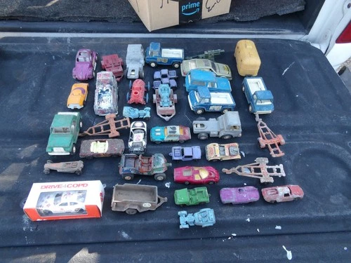 Preowned Hot Wheels Matchbox & Others 30+ Diecast Cars Vehicles LOT Most Vintage