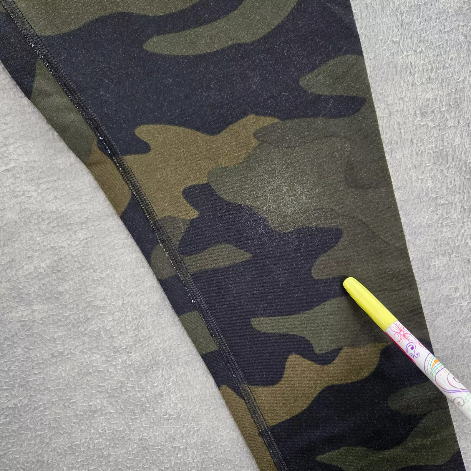 victoria-secret-vs ultimate camo activewear pants