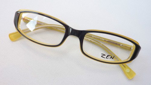 Brille schwarz-gelbe Damenfassung mit schmalen Gläsern stabil auffällig Grösse M