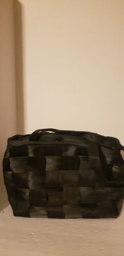 Harveys Seatbelt Bag - Streamline - Black Medium T