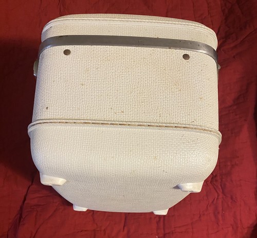 VTG American Tourister White TIARA Train Case Make Up Suitcase No Key - Picture 4 of 13
