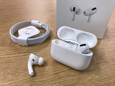 Apple AirPods Pro 2nd Generation with MagSafe Wireless Charging Case (USB C) 