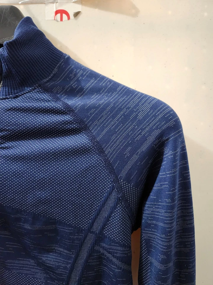 Top Athleta para mujer S azul vía rápida 1/4 cremallera acanalada manga larga ojo espaciado elástico Foto 3 de 4