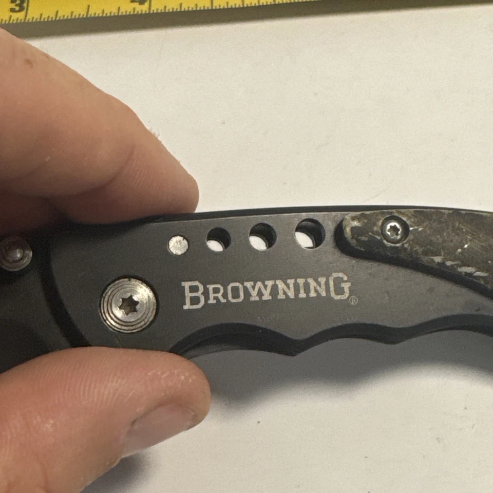 Navaja de Bolsillo Plegable Browning Modelo 933 Hoja Limpia Negra y Camuflada Foto 3 de 4