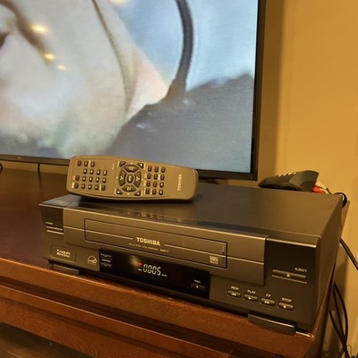 Toshiba VCR W-512 VHS Player Recorder With OEM Remote / See Video