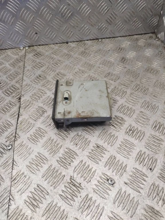 Toyota Land Cruiser (FJ60) 1988 car ashtray insert 7410212200 BRR9978 - Image 2 of 4