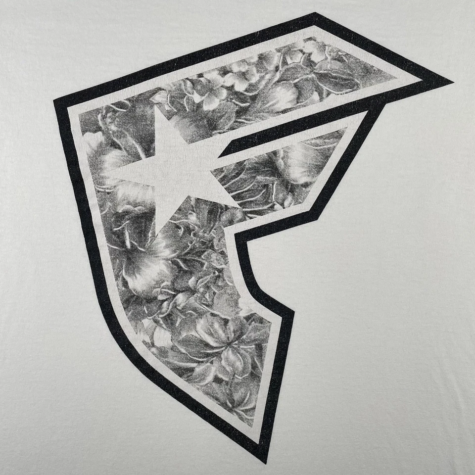 Винтажный знаменитые звезды и ремни рубашка мужская средний белый цветочный логотип коньков Y2K - Изображение 2 из 4