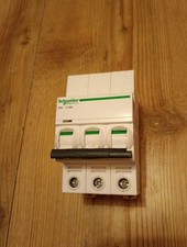 Schneider IKQ SE10C320 ACTI 9 3P 20 A TYPE C TRIPLE POLE MCB C 20 AMP SENT FAST 