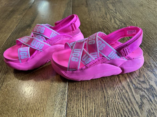 Sandali UGG LA Cloud Alto Neon Barbie rosa plateau slide 9 brillanti scarpa