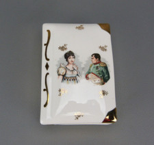 Jolie boîte en porcelaine fine à l'éffigie de Napoléon et Joséphine, Limoges.