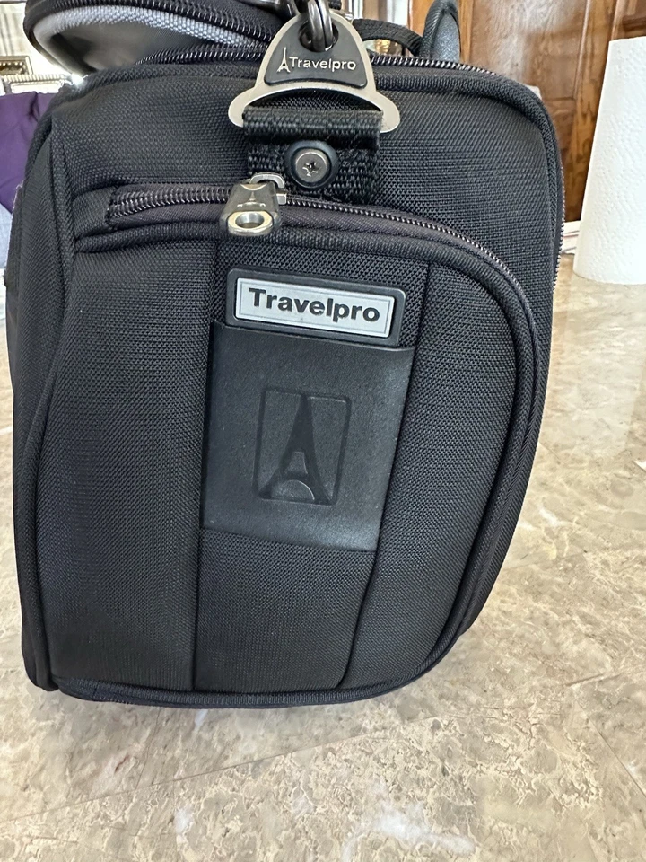 Travelpro FlightCrew 5 Multi-Purpose Tote  19 x 7 x 10 - Image 4 of 4