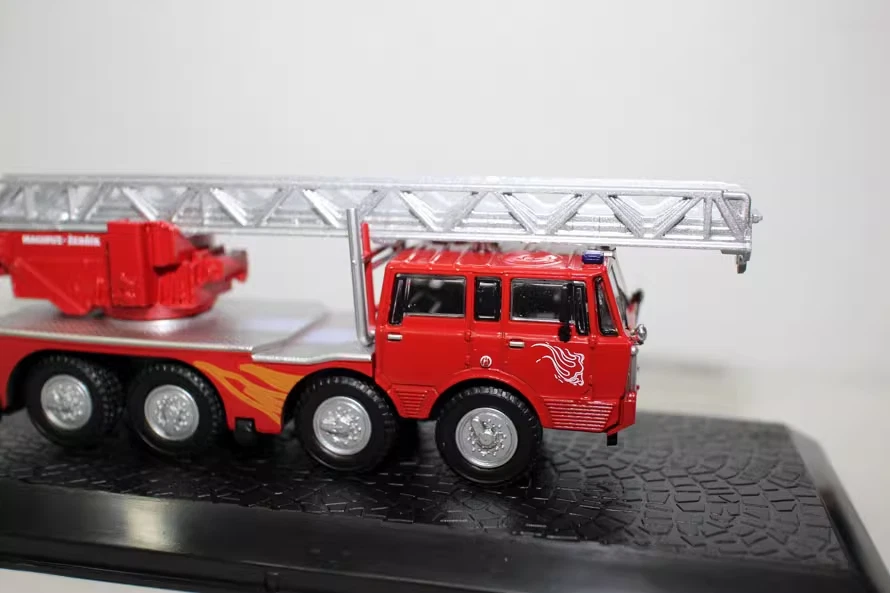 Огненно-красный Atlas 1:72 Magirus DL 44 Tatra 813 8x8 - Изображение 4 из 4