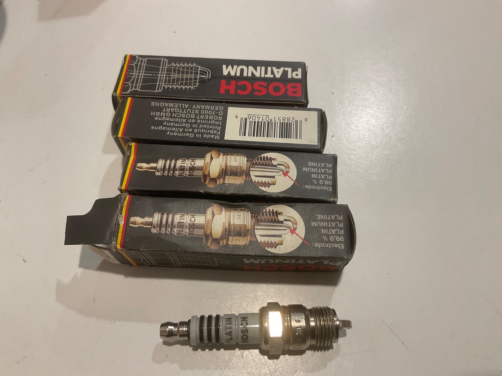 BOSCH Platinum 4207 Spark Plug Set of 4