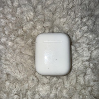 Apple AirPods 1st Generation In-Ear Headsets with Charging Case - White