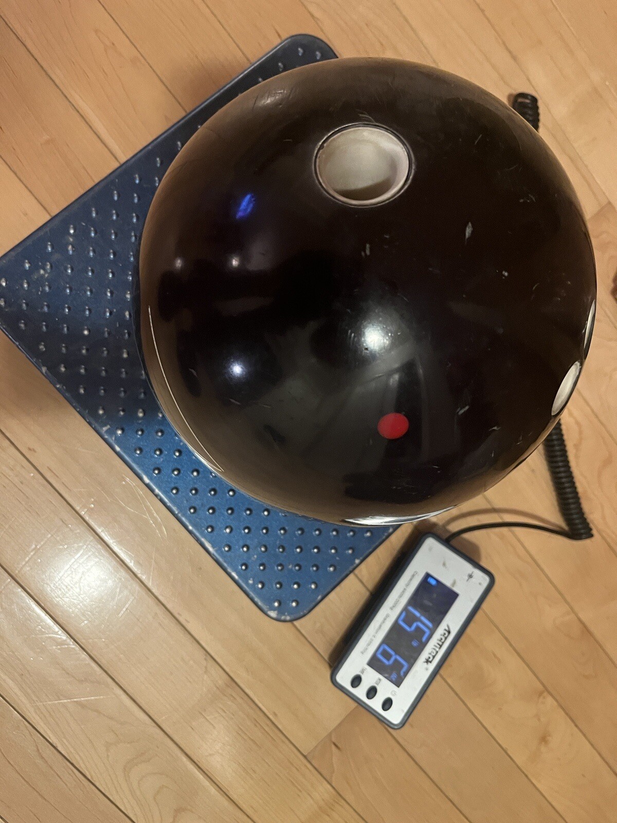 (2) Brunswick Zone + Columbia 300 15 Lb Bowling Balls Black + Bag