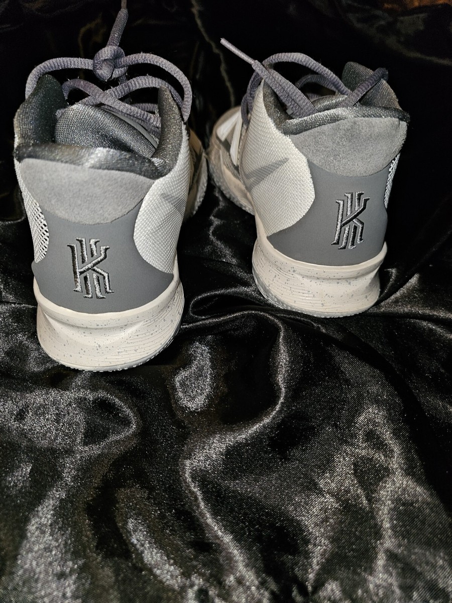 Nike™ Kyrie Irving 7 SE (GS) Basketball Shoes Sz 6Y Gray