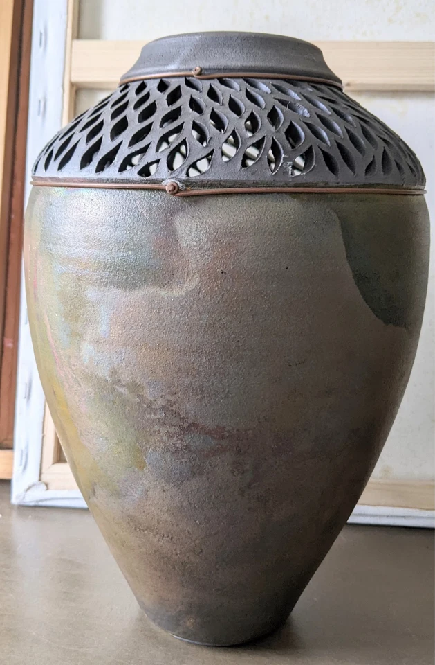 Jarrón japonés de porcelana y metal Raku Ware de mediados de siglo Foto 4 de 4