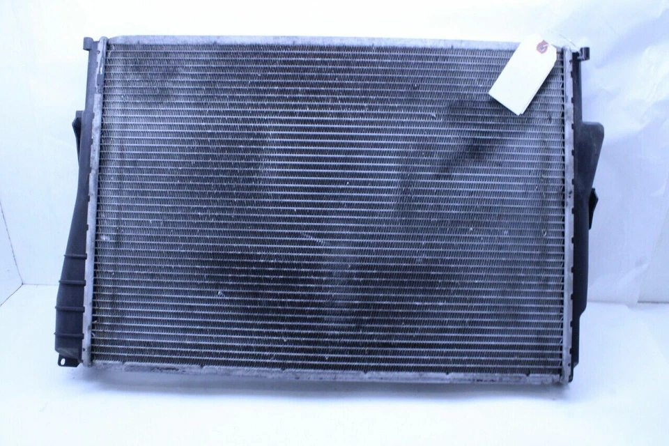 2001-2006 BMW M3 Radiator OEM Used Foto 2 de 4
