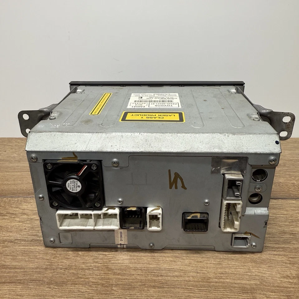 TOYOTA HILUX SATNAV UNIT PZ445-00331-01 2006-2015 SPARE OR REPAIR - Image 3 of 3