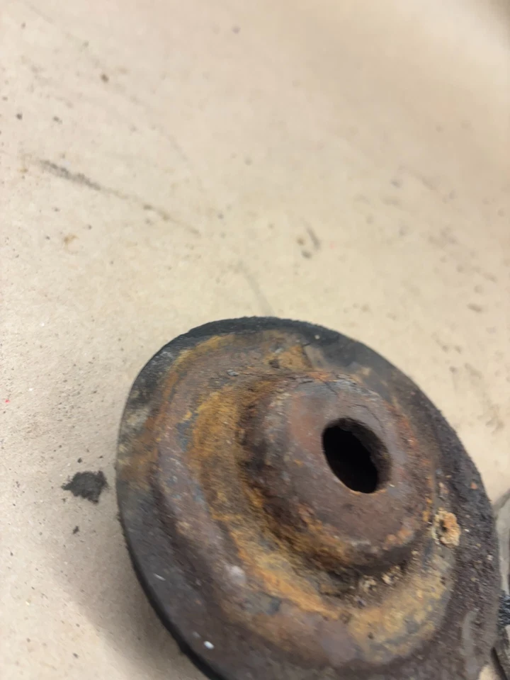 Ford F150 1980 1982 87 1996 RH LH montaje en muelle helicoidal asiento base taza TTB F150 F350 Foto 2 de 4