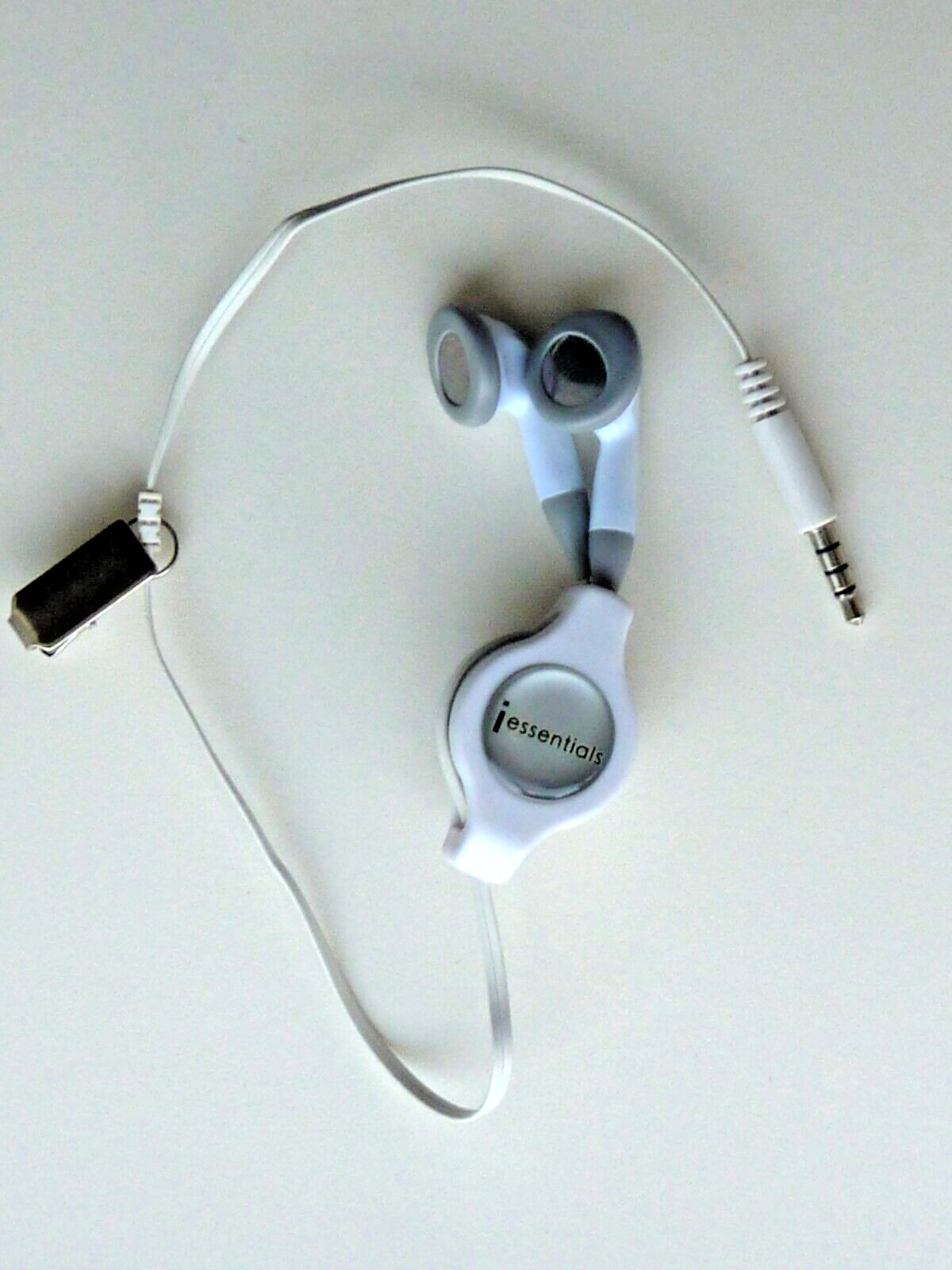 iessentials Wired Ear Buds Headset 3.5mm Wire Jack Retractable Cable Shirt Clip