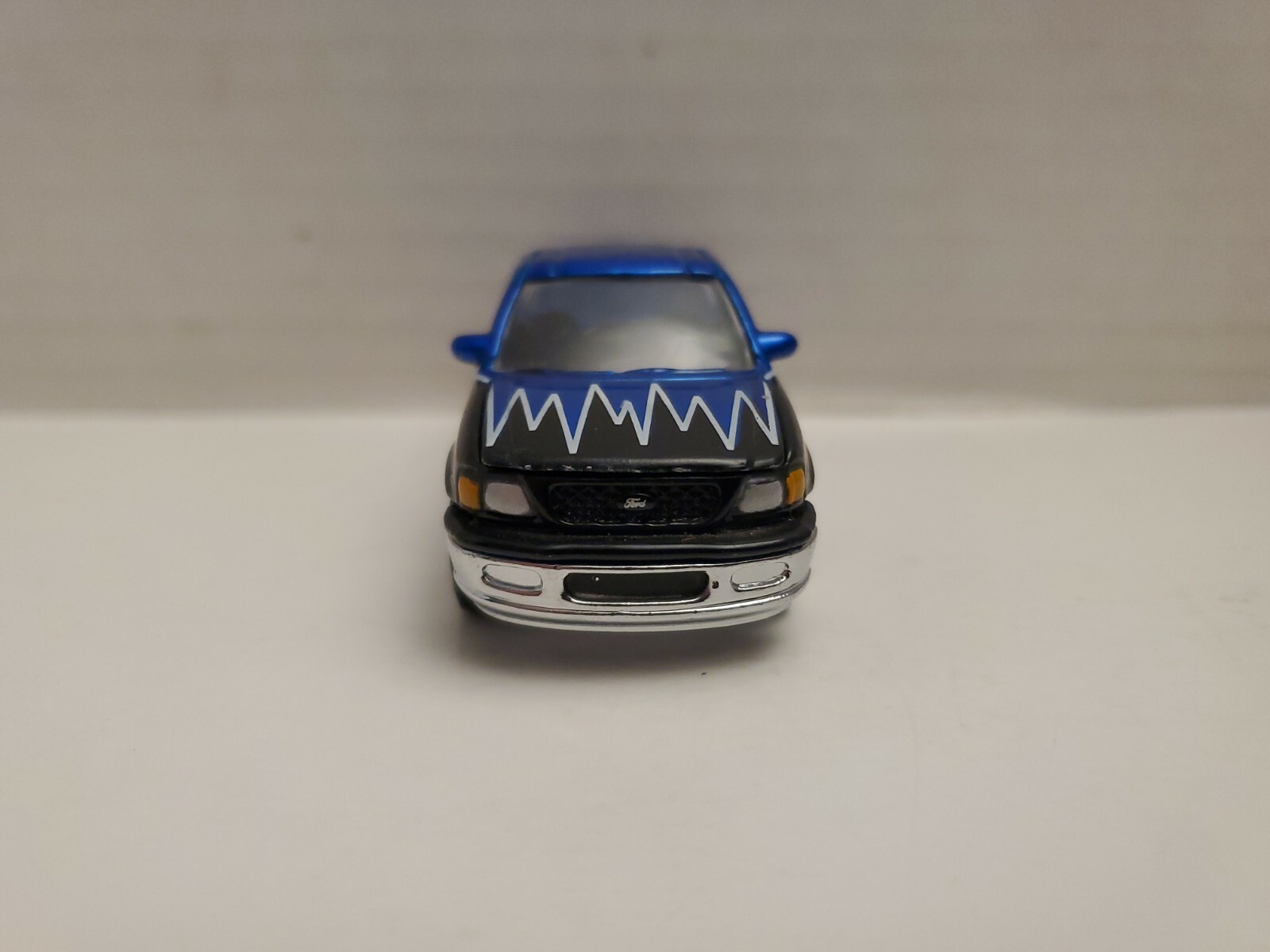 RACING CHAMPIONS  1997 FORD F-150, MET BLUE & BLACK W/ BLACK INTERIOR