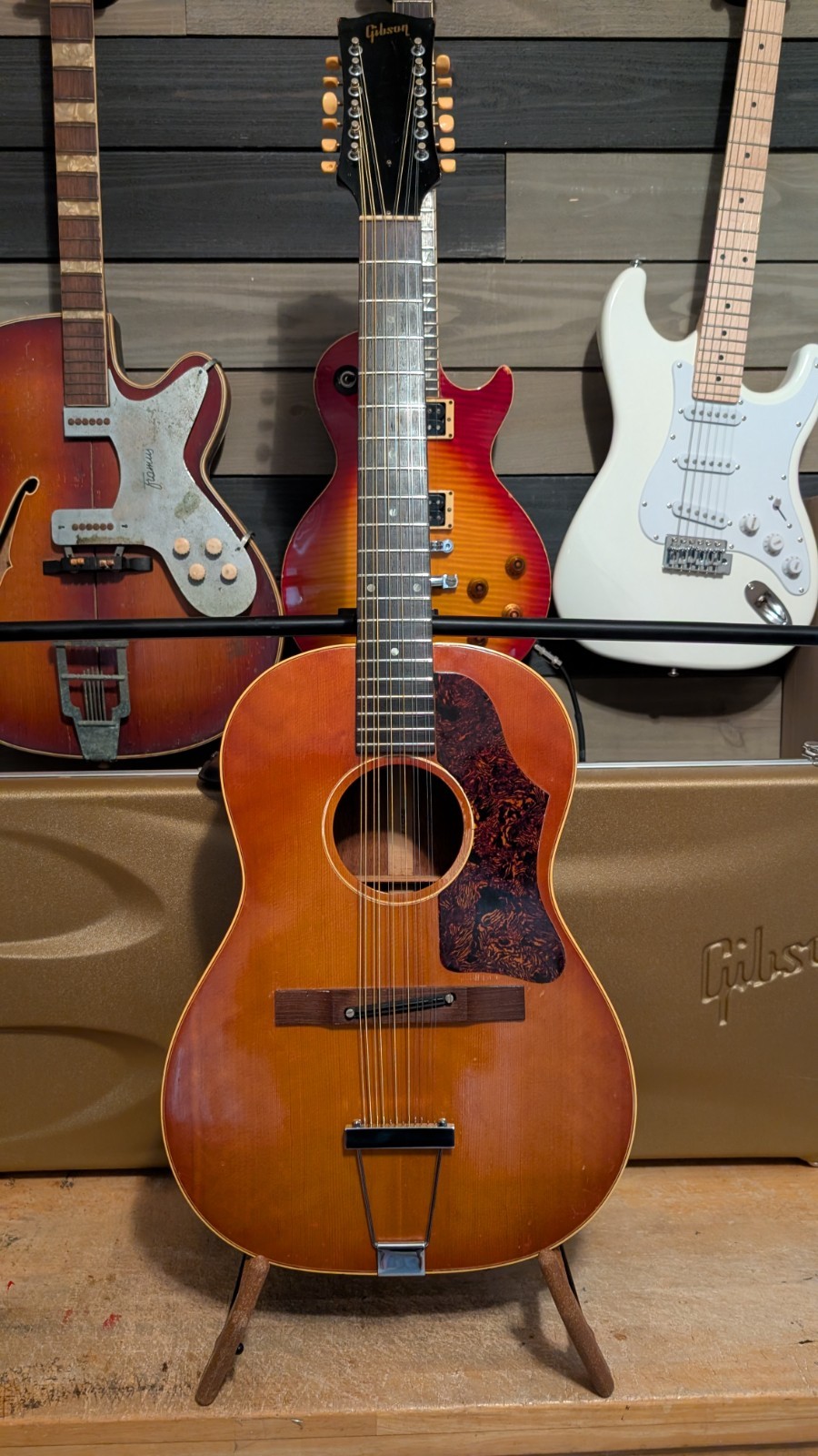 Gibson B-25 Flat Top Acoustic Guitar >> Vintage Guitar and Bass