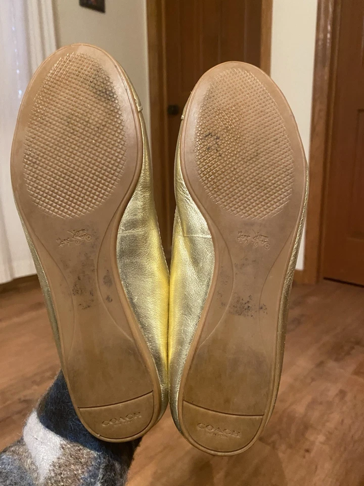 Женские балетки Coach золотистые теперь размер 6,5 рабочие повседневные официальные без шнурков - Изображение 4 из 4