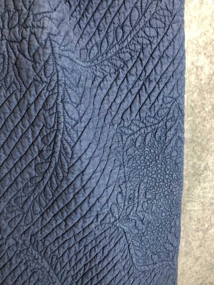 Colcha para el hogar Williams Sonoma doble azul índigo en relieve 70x70 Foto 2 de 4