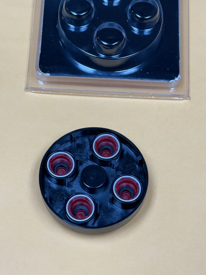 Комплект оригинальных колпачков на шток клапана шины Mercedes-Benz AFFALTERBACH AMG СЕРЕБРИСТЫЕ ОРИГИНАЛЬНЫЕ НОВЫЕ - Изображение 2 из 4