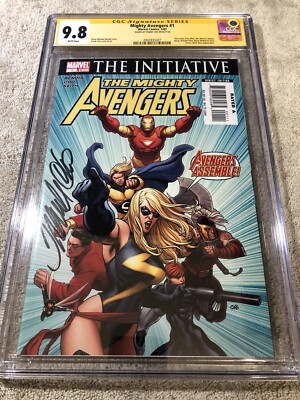 Mighty Avengers 1 CGC 9.8 SS Frank Cho Ms Marvel Classic Splash