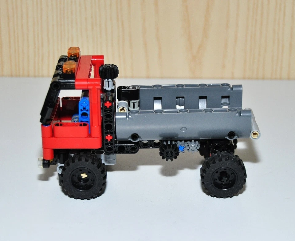 LEGO Technic 42084 Hook Loader, foto 2 di 5