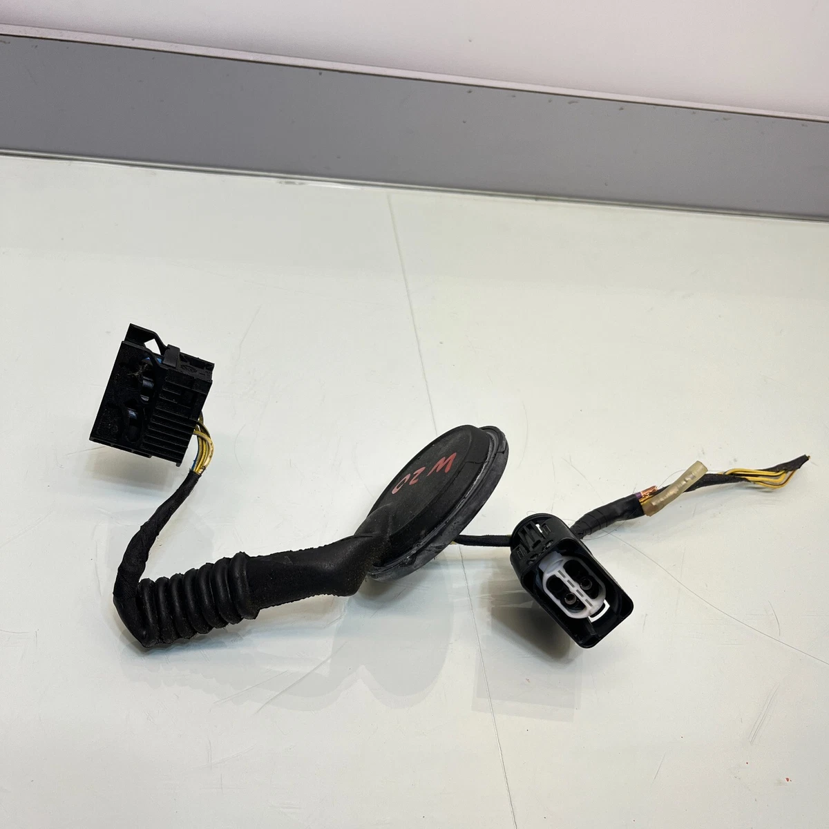 2011 - 2016 BMW 5 - Series 528 535 550 F10 Fuel Pump Connector  