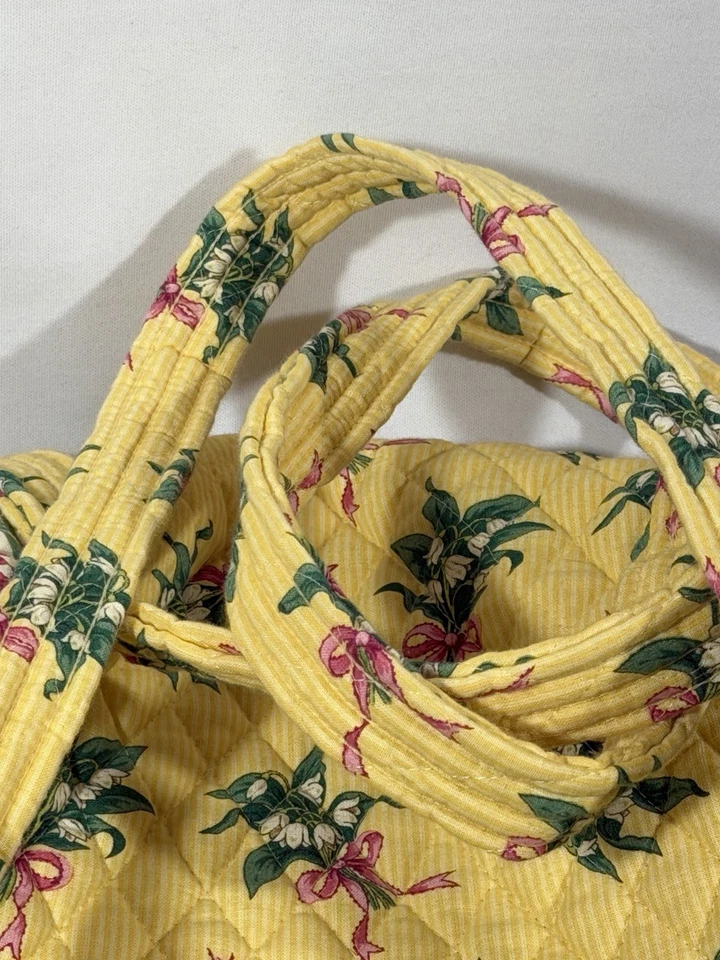 Bolso de Hombro Vintage Vera Bradley Acolchado en Patrón Dorado Bali con Estuche de Cosméticos Foto 2 de 4