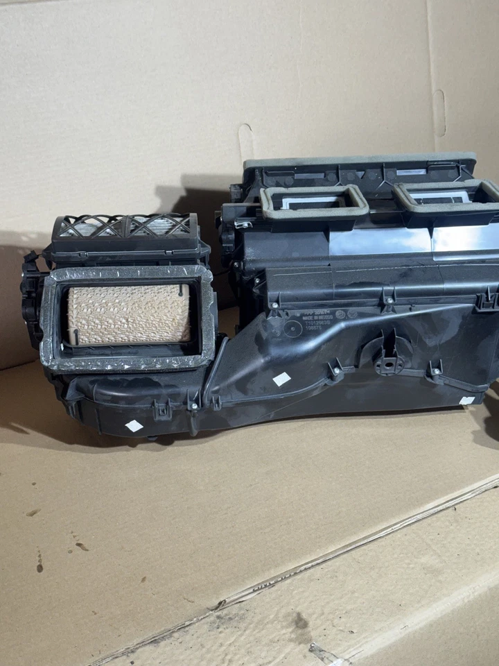 2011-2018 BMW X3, X4 OEM HVAC AC HEATER BLOWER MOTOR HOUSING BOX ASSEMBLY - Image 4 of 4