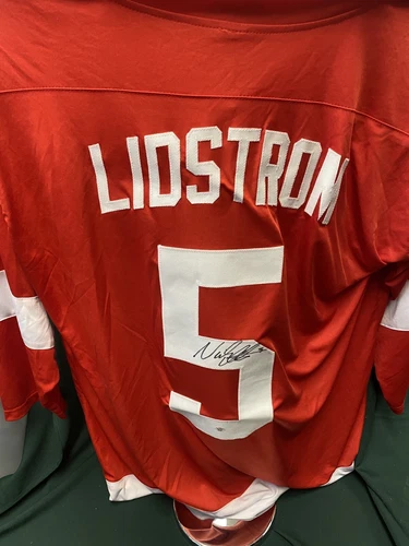 Nicklaus Lidstom of the Detroit Red Wings autographed hockey jersey PAAS COA