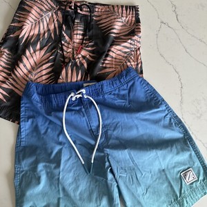 Lot Of 2 American Eagle Men’s Medium Board Shorts