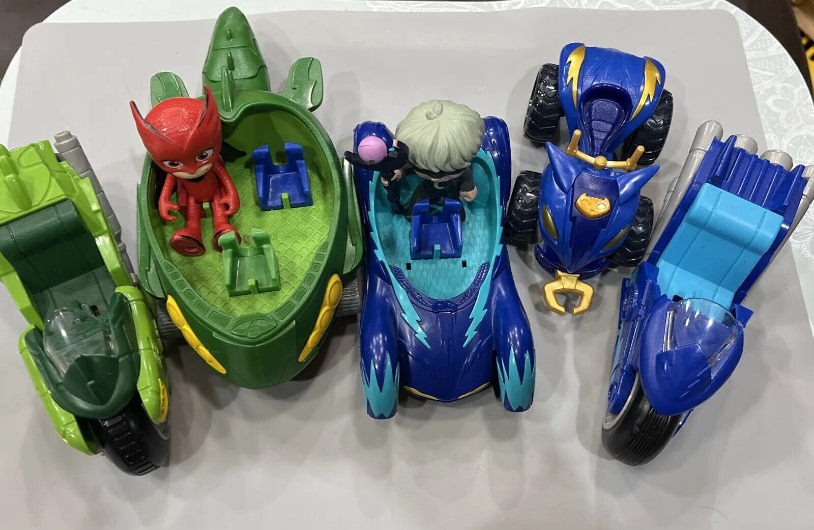 PJ MASKS Toys LOT  2 Figures, 5 Cat boy Cat Car Vehicles Just Play Frog Box Blue