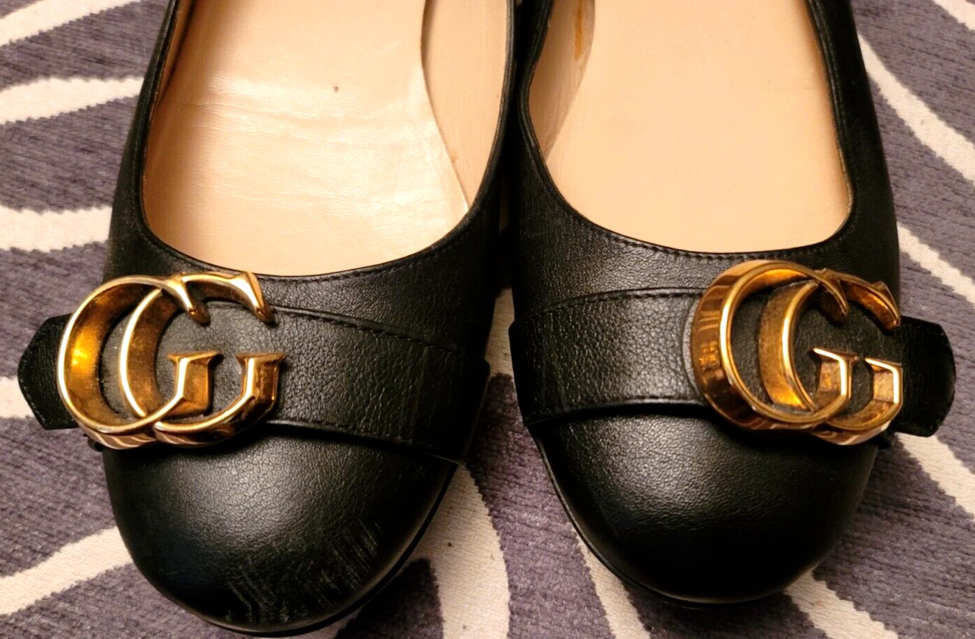 Chaussures plates ballerines bout rond en cuir noir logo GUCCI GG pour femme ITALIE TAILLE EU 36