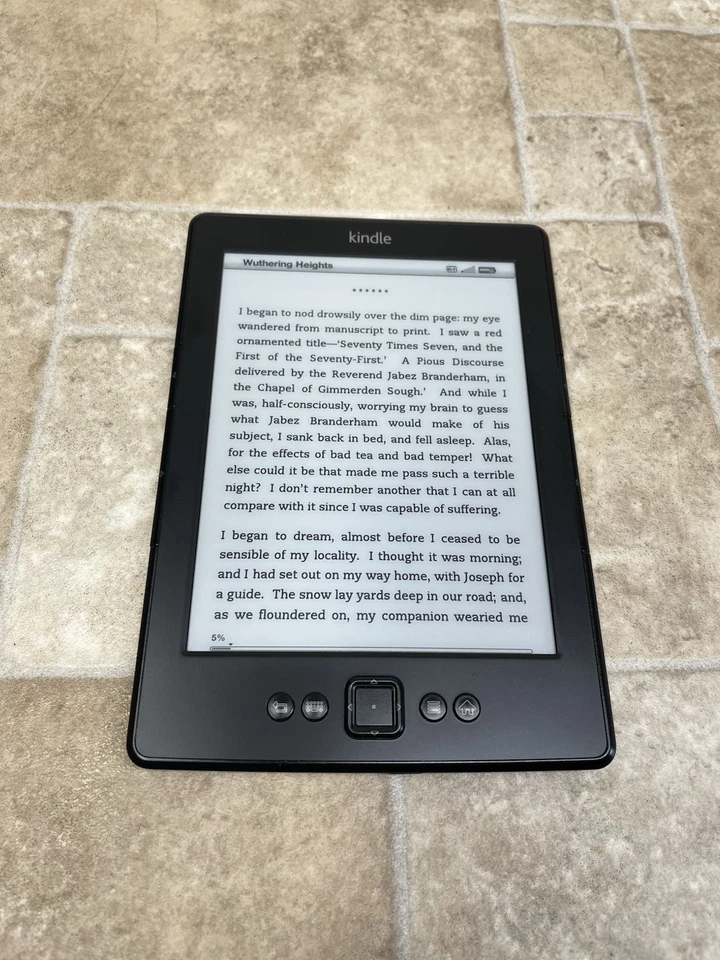 Amazon Kindle Touch 4th Generation D01200 4GB Wi-Fi 6-inch E-Reader - Image 3 of 4
