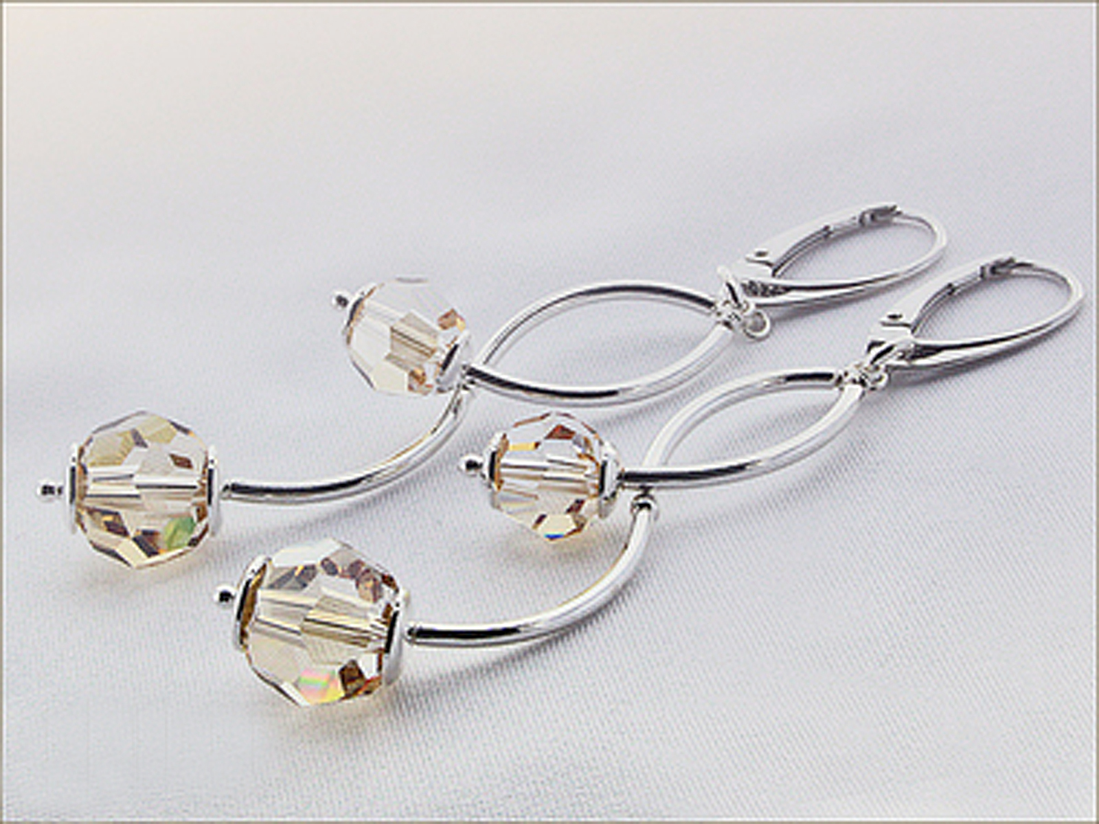 Boucles d'oreilles pendantes cristal Swarovski et Argent 925 massif finition luxe BO47