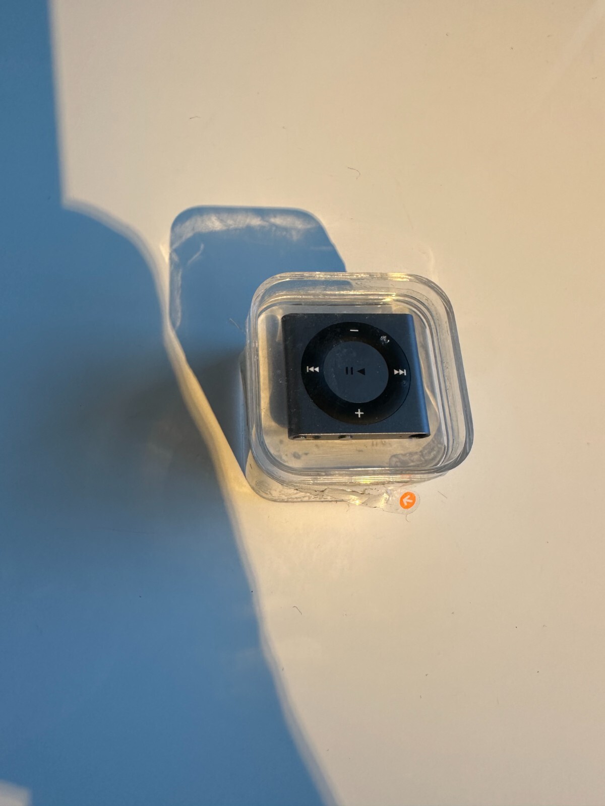 Apple iPod Shuffle 2GB 4th Gen USB MP3 Player BLACK A1373 MD779LL/A NEW UNSEALED