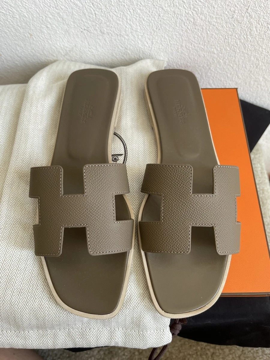 Hermès Oran Sandals in Etoupe Size 38 – Coco Approved Studio