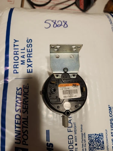 OEM ICP HEIL TEMPSTAR COMFORTMAKER KENMORE 1013529 .59 WC PRESSURE SWITCH