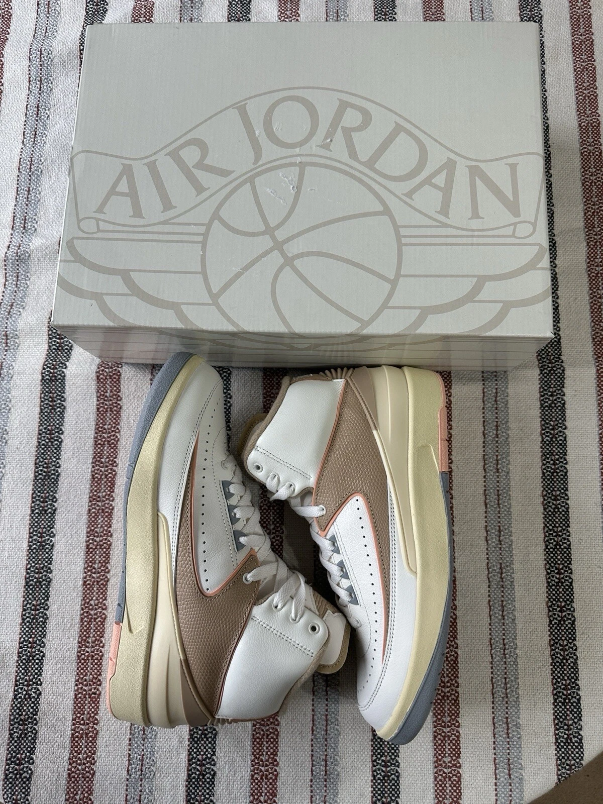 Air Jordan 2 Retro Sail Desert Sunset Nuovo UK6 EU40