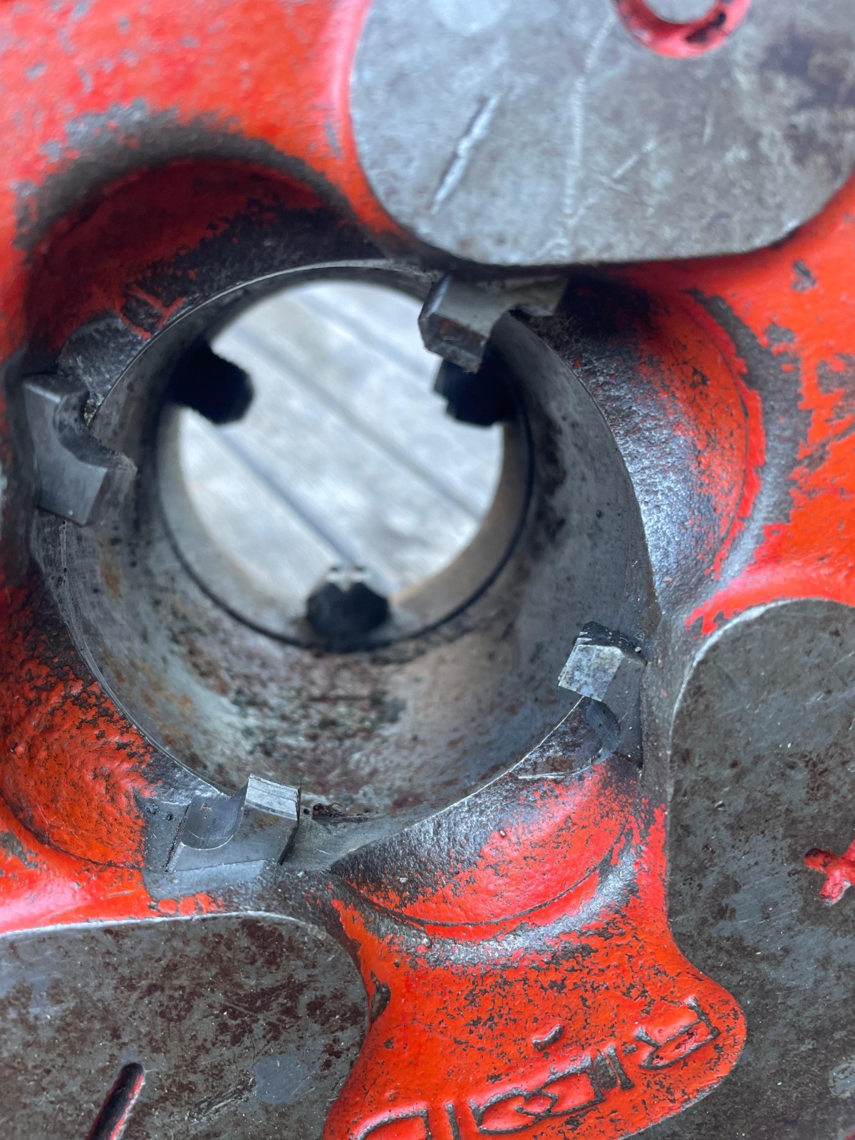 RIDGID 65 R ADJUSTABLE  1" TO 2" PIPE THREADER DIES 13" HANDLE 65-R 65R --nice--