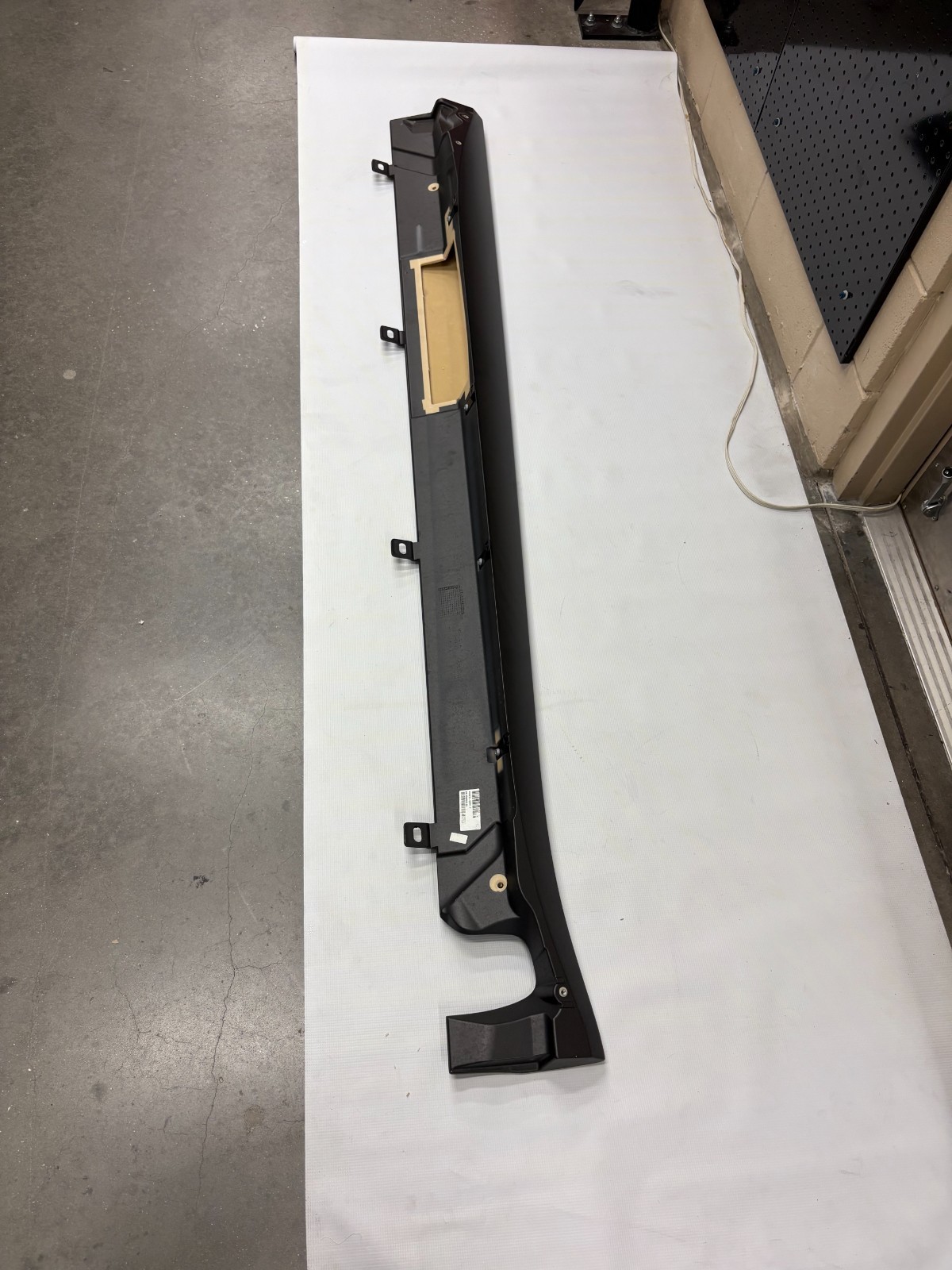 2019- 2023 ASTON MARTIN VANTAGE DOOR SILL APPLQ LH-GRAPHITE KY63-10609-BB