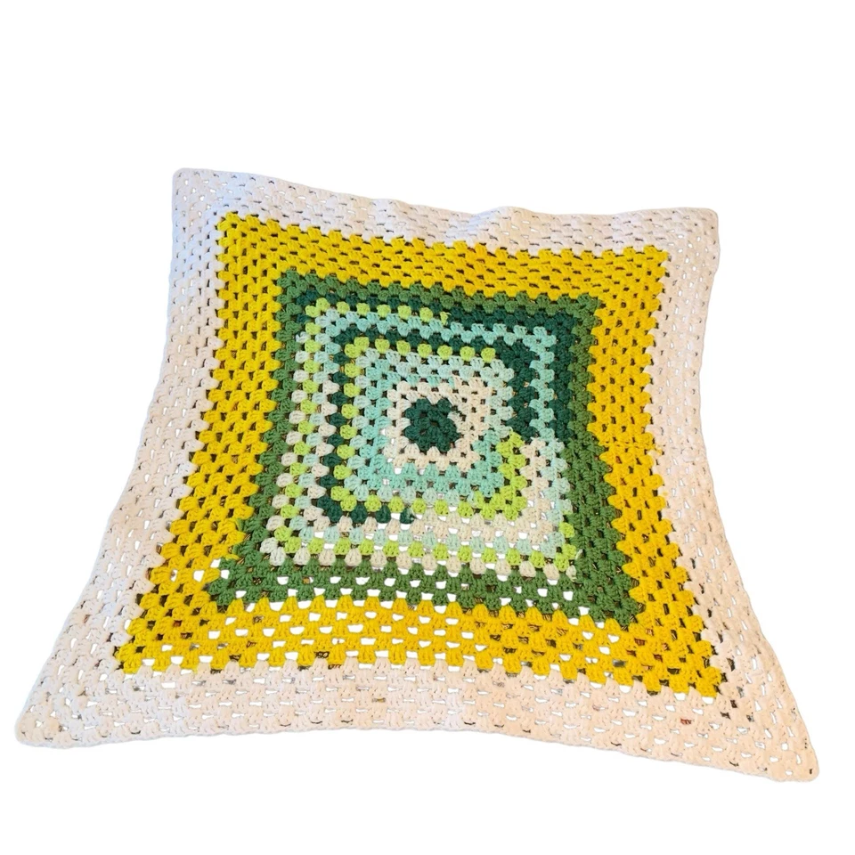 Manta cuadrada abuela ganchillo a mano verde y amarillo ambiente años 70 34x34 Boho Cottage Foto 4 de 4